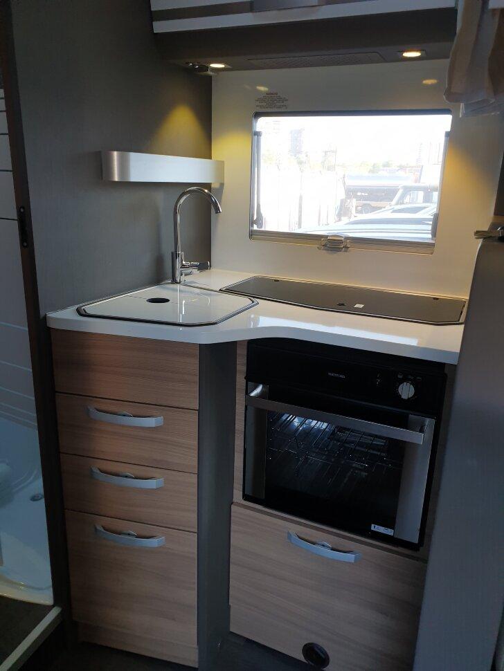 Автодом Adria Matrix Supreme 670 SC